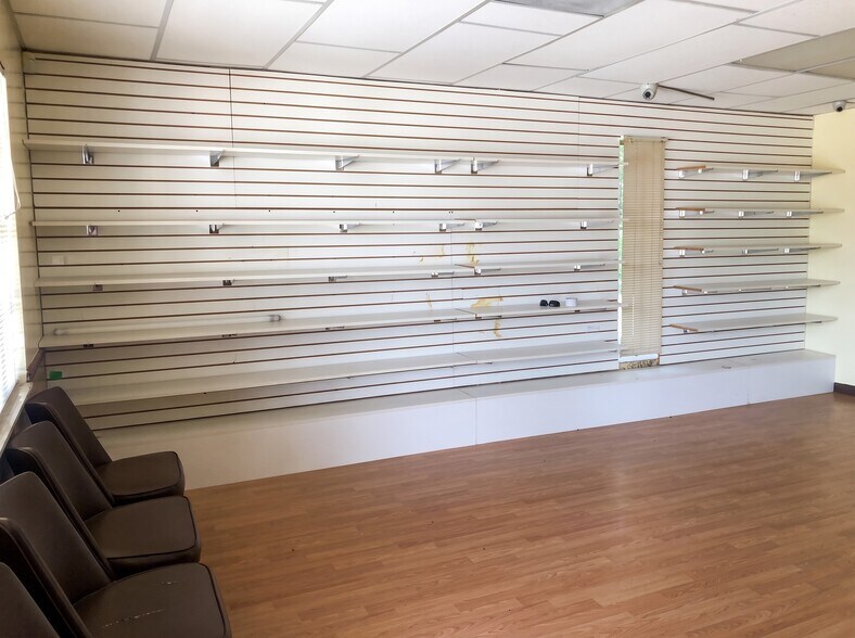More Photos Of 302 W Main St, Bowling Green Healthcare For Sale