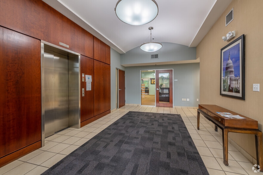 More Photos Of 10 Speen St, Framingham Unknown For Lease