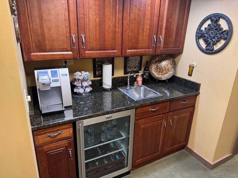 More Photos Of 1401 Regency Dr E, Savoy Office For Sale