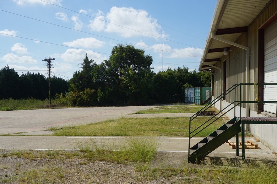 More Photos Of 902 Kck Way, Cedar Hill Distribution For Sale