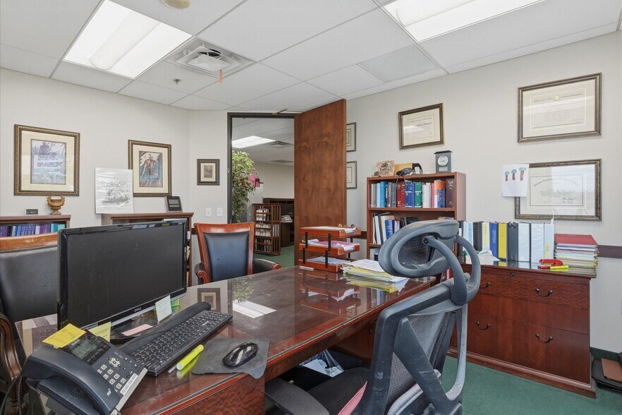 More Photos Of 3033 N Central Ave, Phoenix Office For Sale
