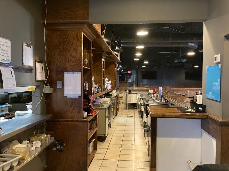 More Photos Of 2779 Whitten Rd, Memphis Bar For Sale