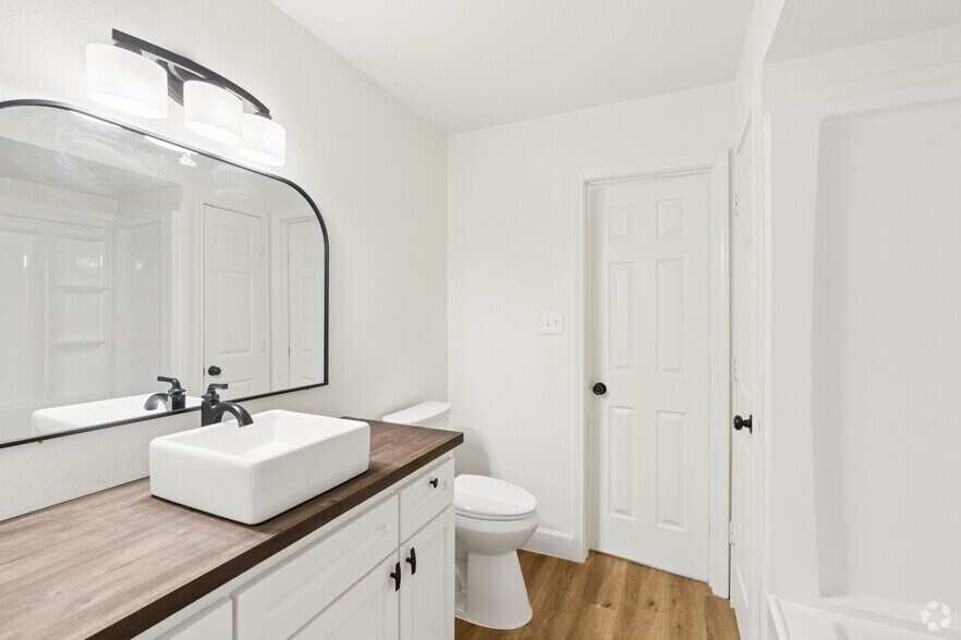 More Photos Of 1510 Odd Fellow St, Conroe Apartments For Sale