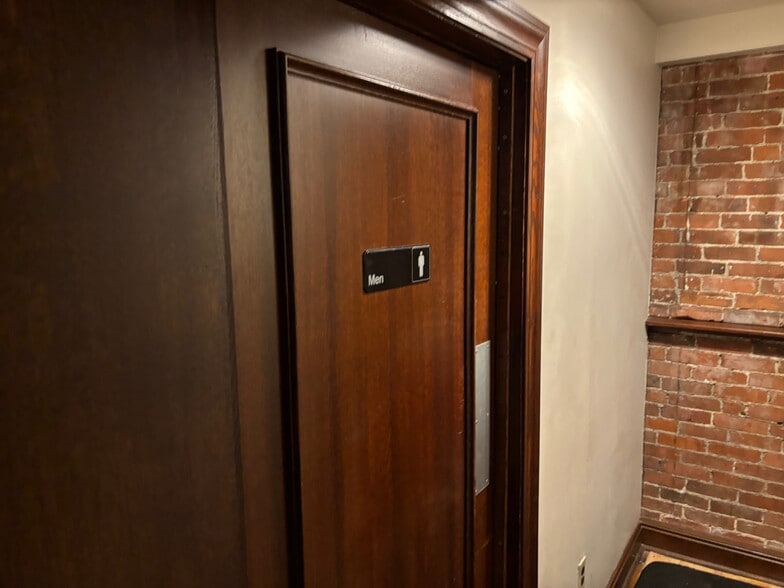 More Photos Of 78 Franklin St, Norwich Storefront Retail Office For Lease