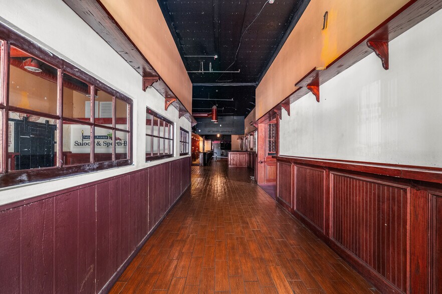 More Photos Of 281 N 2nd Ave, Upland Restaurant For Lease