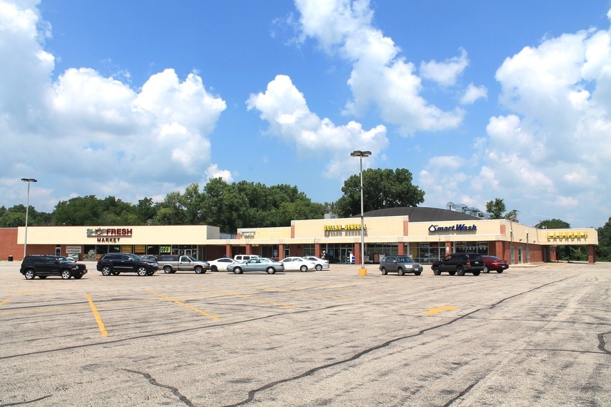 More Photos Of 321-331 N Irving Ave, Woodstock Unknown For Lease