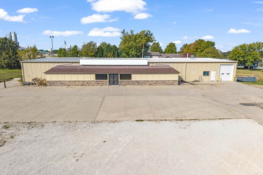 More Photos Of 1106 N 10th St, Winterset Flex For Sale