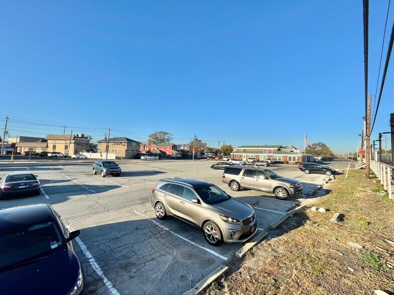 More Photos Of 25 Nassau Ln, Island Park Office For Sale