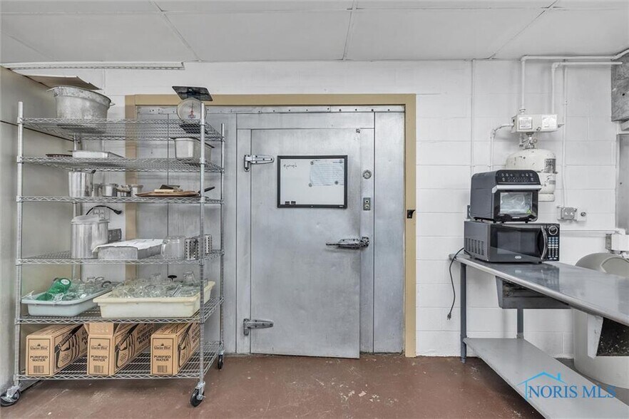 More Photos Of 11407 Corduroy Rd, Curtice Storefront For Sale