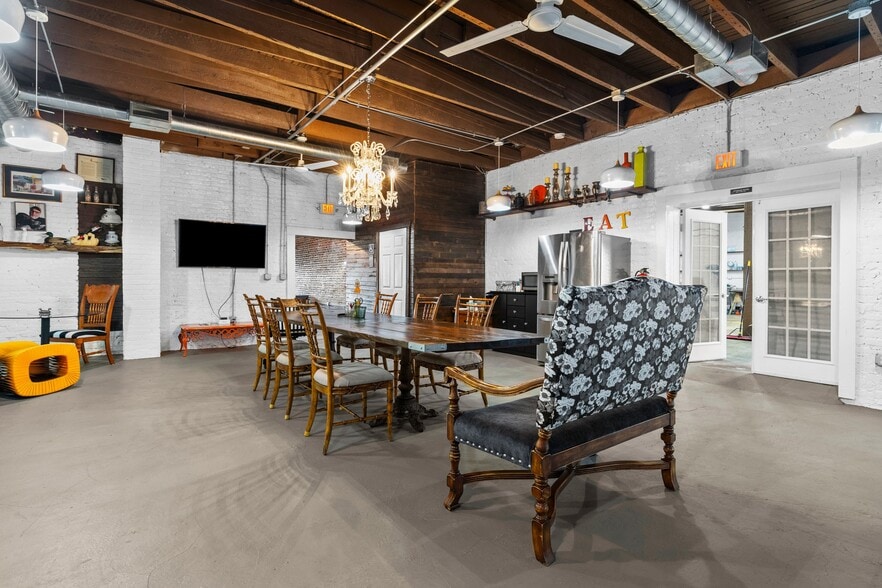 More Photos Of 123 S Railroad Ave, Dunn General Retail For Sale