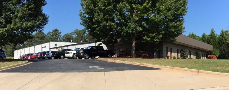 More Photos Of 300 Commerce Blvd, Bogart Warehouse For Lease