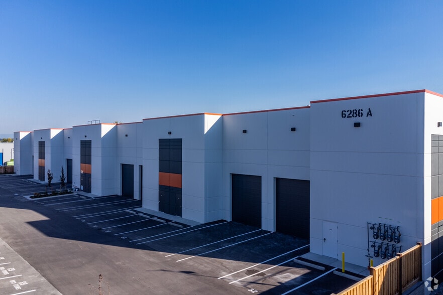 More Photos Of 6286A 203 St, Langley Storefront Retail Office For Sale