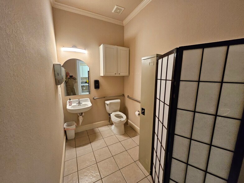 More Photos Of 1806 Snake River Rd, Katy Medical For Sale
