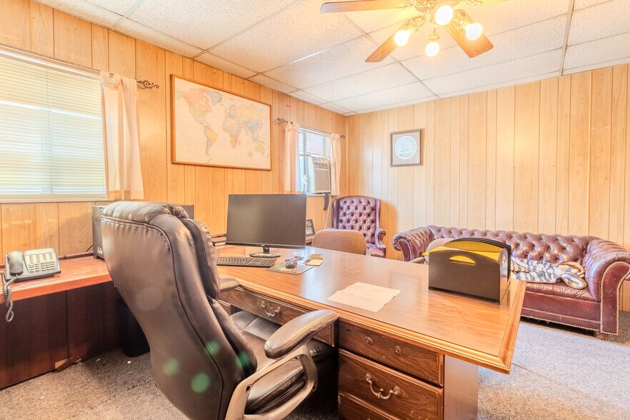 More Photos Of 1154 5th Ave, East McKeesport Office For Sale