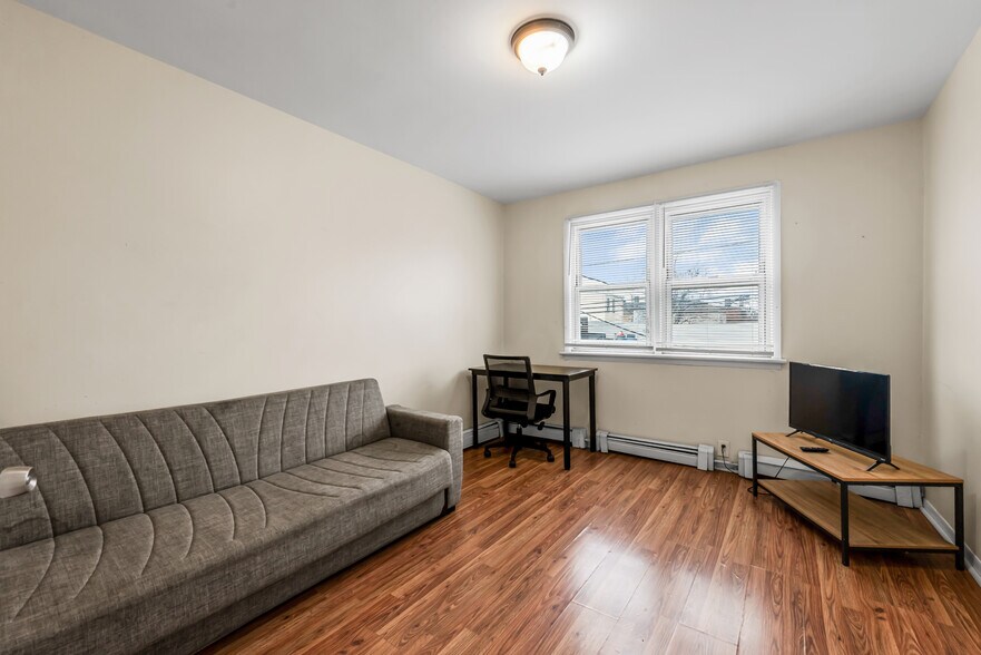 More Photos Of 200 Hall Ave, Perth Amboy Bar For Sale