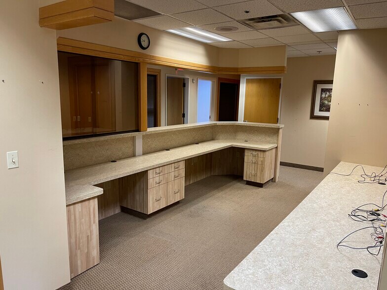 More Photos Of 299 Carew St, Springfield Medical For Sale