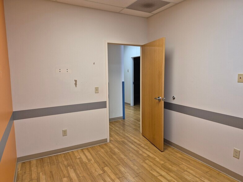 More Photos Of 942 Cherry St, Blanchester Unknown For Lease