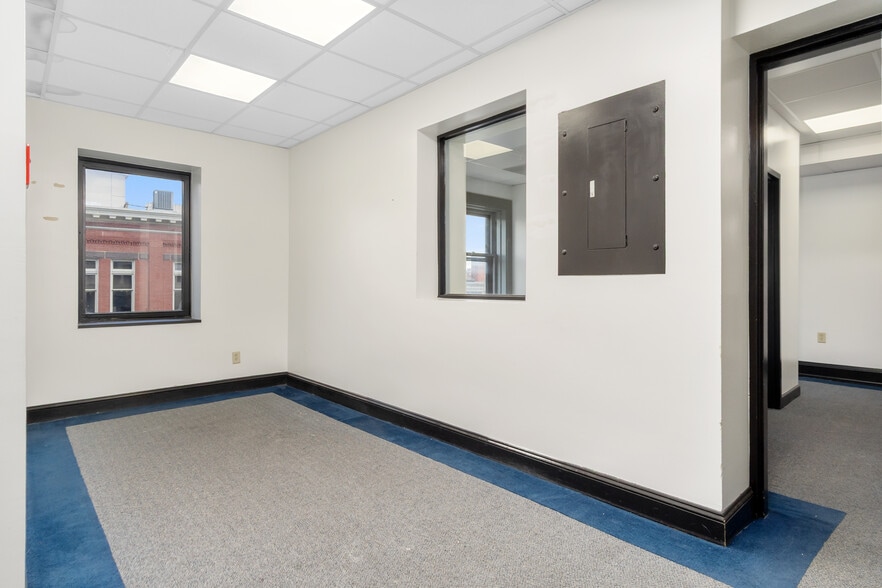 More Photos Of 1 N Market St, Frederick Storefront Retail Office For Lease