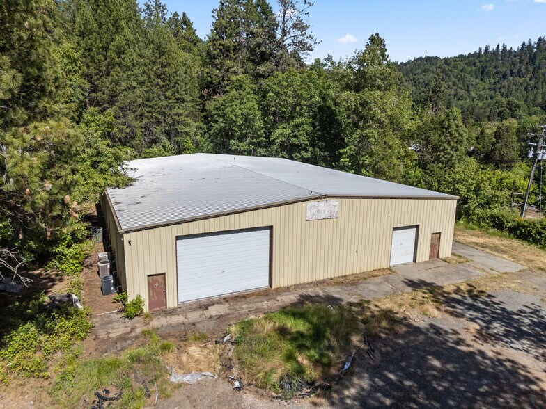 Primary Photo Of 80-142 Lower Wolf Creek Rd, Wolf Creek Warehouse For Sale