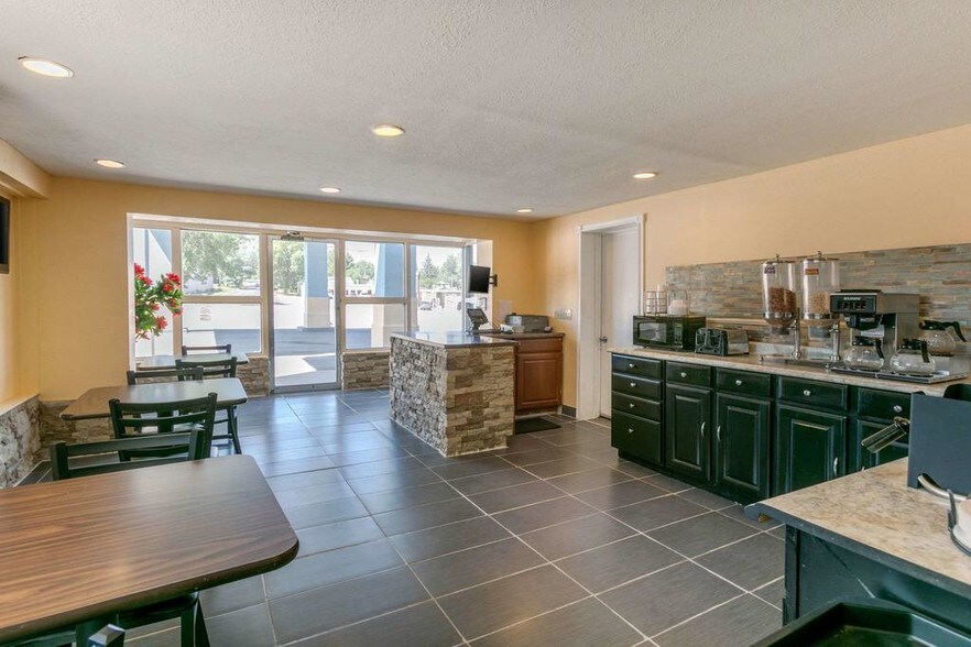 More Photos Of 1500 W Spruce St, Rawlins Hotel For Sale