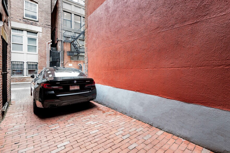 More Photos Of 168 Newbury St, Boston Freestanding For Lease