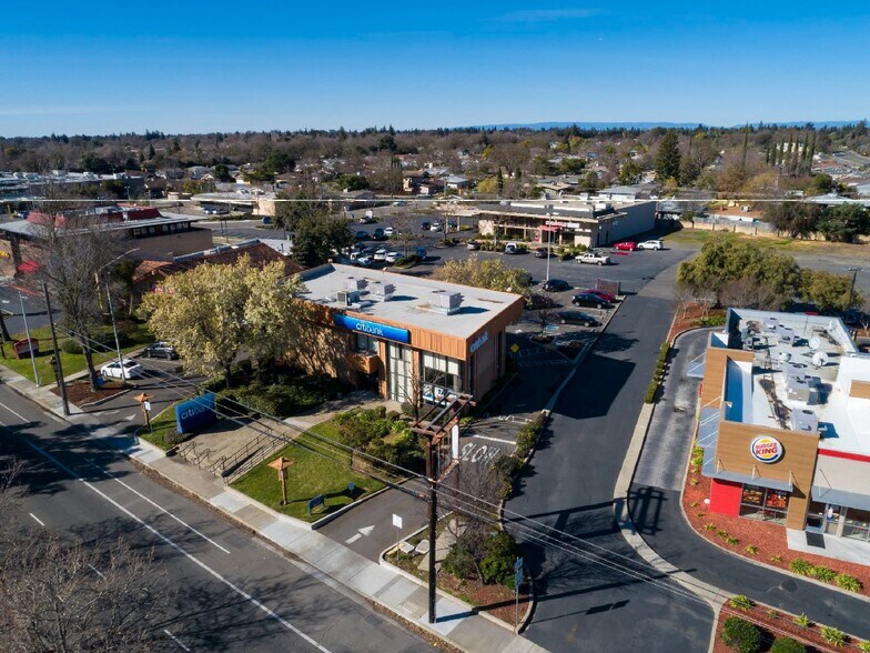 More Photos Of 5618 Freeport Blvd, Sacramento Bank For Lease