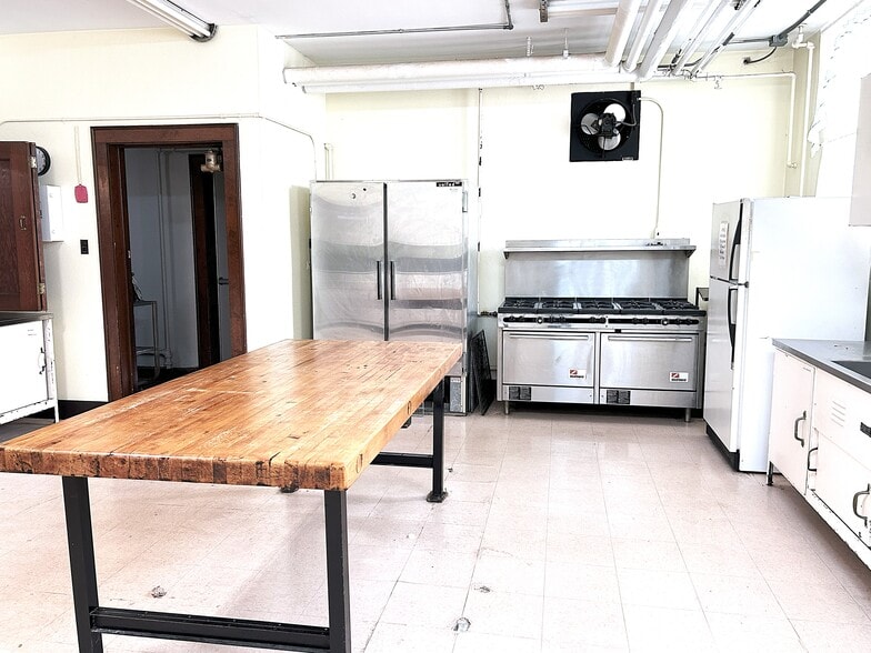 More Photos Of 1900 Oak Park Ave, Berwyn Religious Facility For Sale