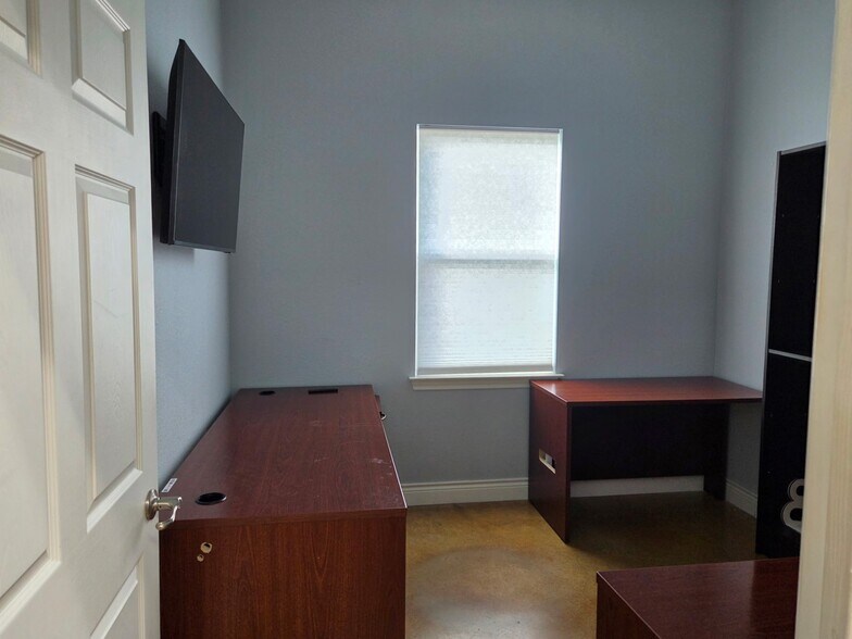 More Photos Of 1010 Old Austin Hutto Rd, Pflugerville Office For Lease