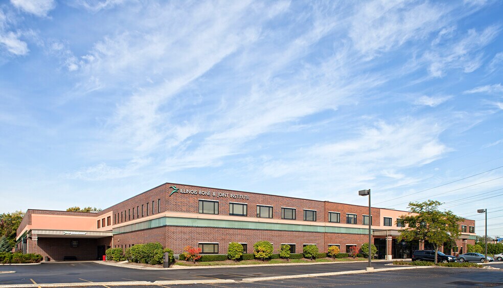 More Photos Of 9000 Waukegan Rd, Morton Grove Medical For Lease