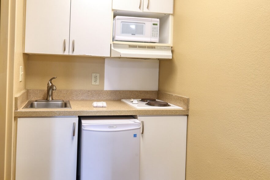 More Photos Of 150 Valley Wood Dr, Spring Hotel For Sale