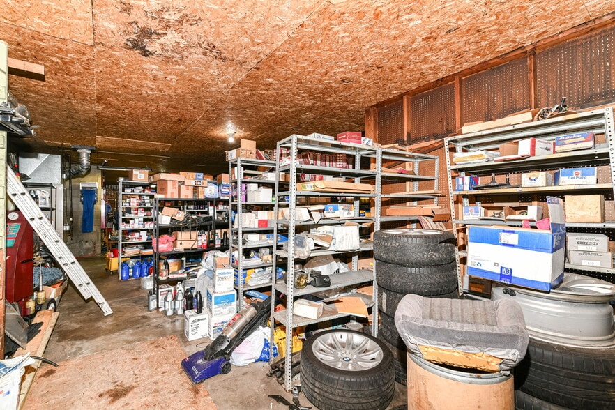 More Photos Of 715 W 30th St, Indianapolis Auto Repair For Sale