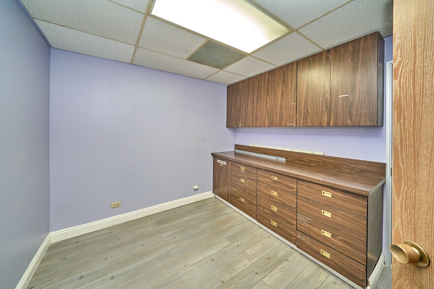 More Photos Of 8737 Beverly Blvd, West Hollywood Medical For Sale