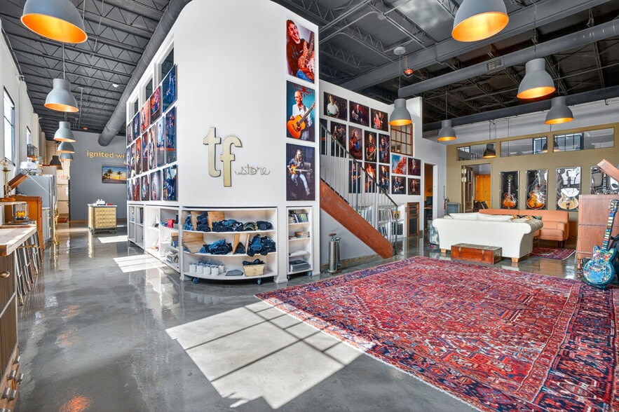 More Photos Of 2500 Emerson Ave S, Saint Petersburg Manufacturing For Sale