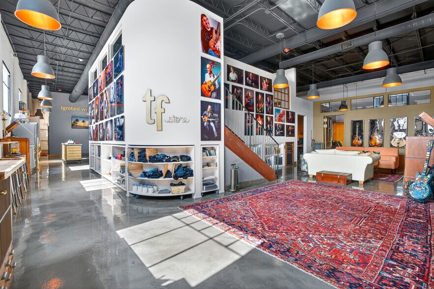 More Photos Of 2500 Emerson Ave S, Saint Petersburg Manufacturing For Sale