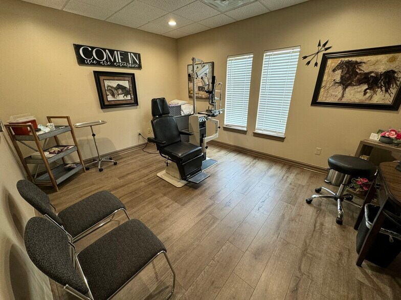 More Photos Of 4700 W Urbana St, Broken Arrow Medical For Lease