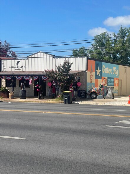 More Photos Of 409 E Main St, Fredericksburg Storefront Retail Office For Lease