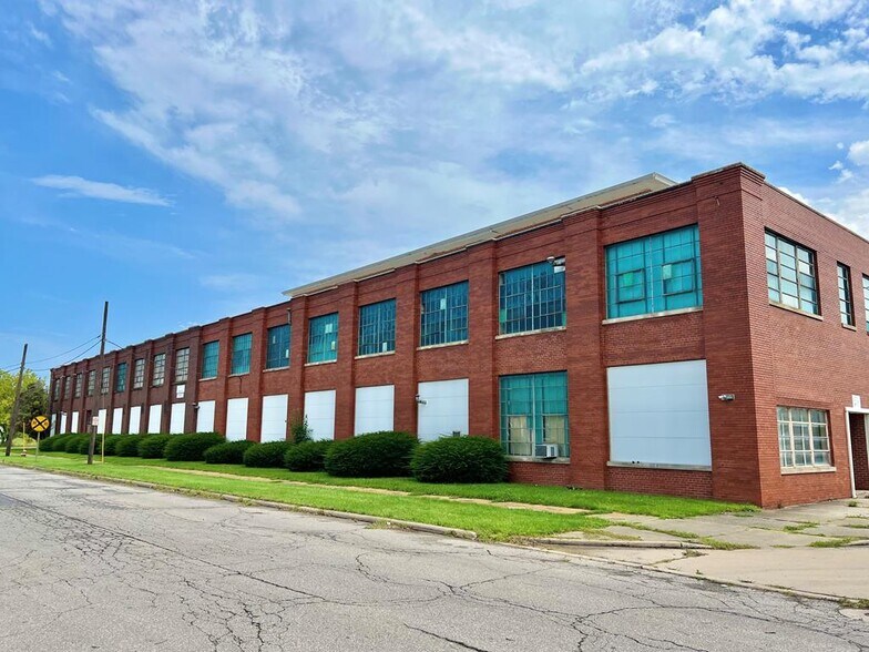 Primary Photo Of 521 S Market St, Galion Manufacturing For Lease