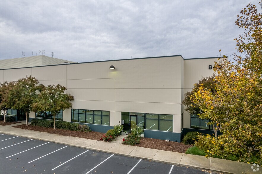 More Photos Of 840 Riverside Pky, West Sacramento Flex For Lease