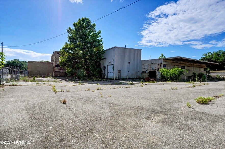 More Photos Of 1315 S 5th Ave, Wilmington Warehouse For Sale