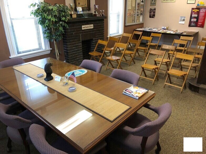 More Photos Of 2046 S Main St, Akron Office For Lease