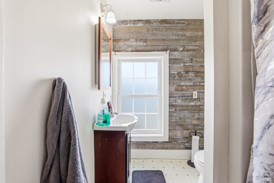 More Photos Of 1 Old Manchester Rd, Raymond Multifamily For Sale