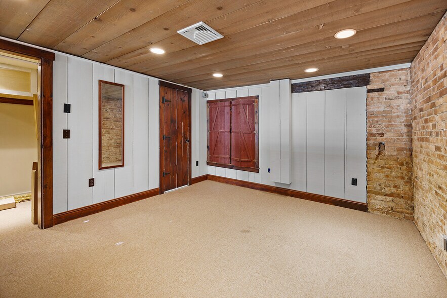 More Photos Of 43 Main St, Clinton Township Storefront For Sale