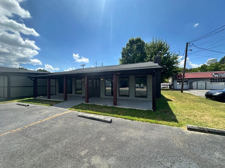 More Photos Of 832 Main St, Kannapolis Freestanding For Lease