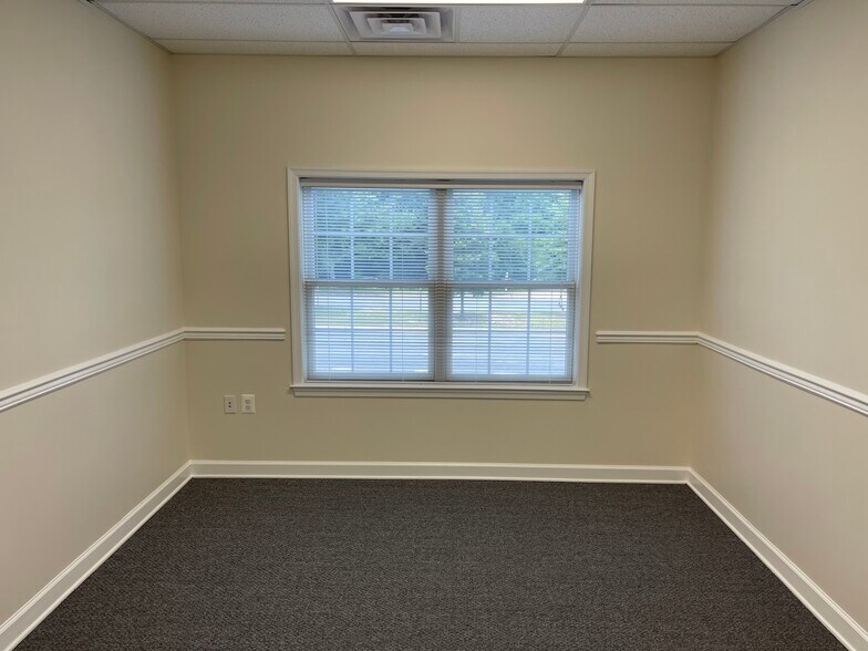 More Photos Of 23077 Three Notch Rd, California Office For Lease