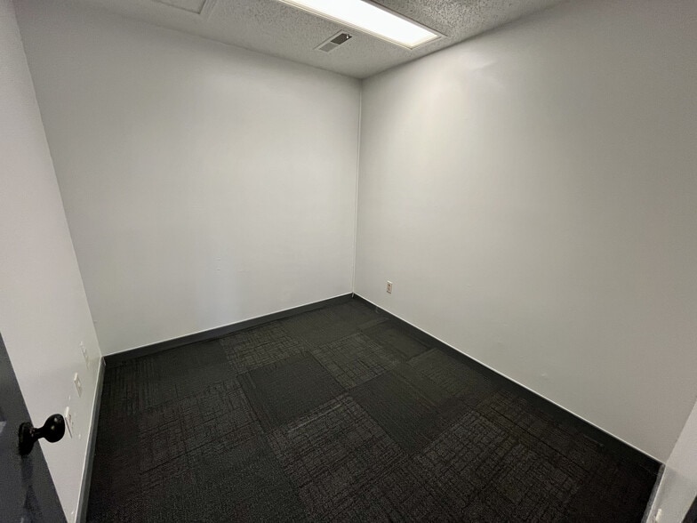 More Photos Of 1759 E Elm St, Springfield Office For Lease