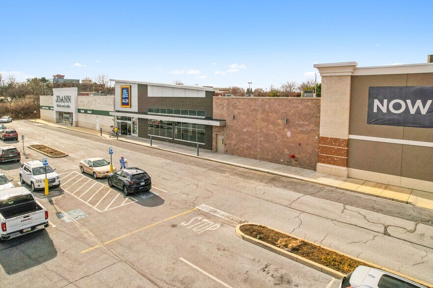 More Photos Of 1065 Woodland Rd, Wyomissing Supermarket For Sale
