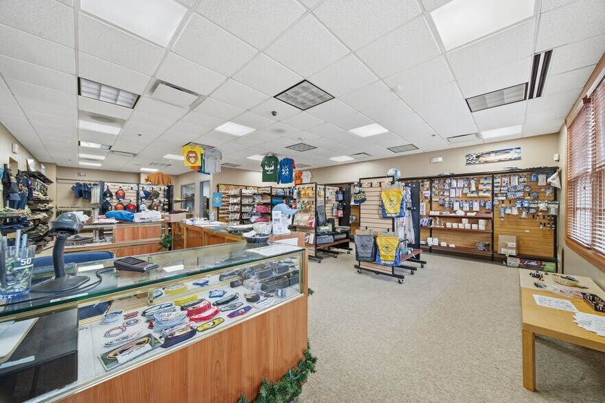 More Photos Of 921 S State St, Lockport Office For Sale