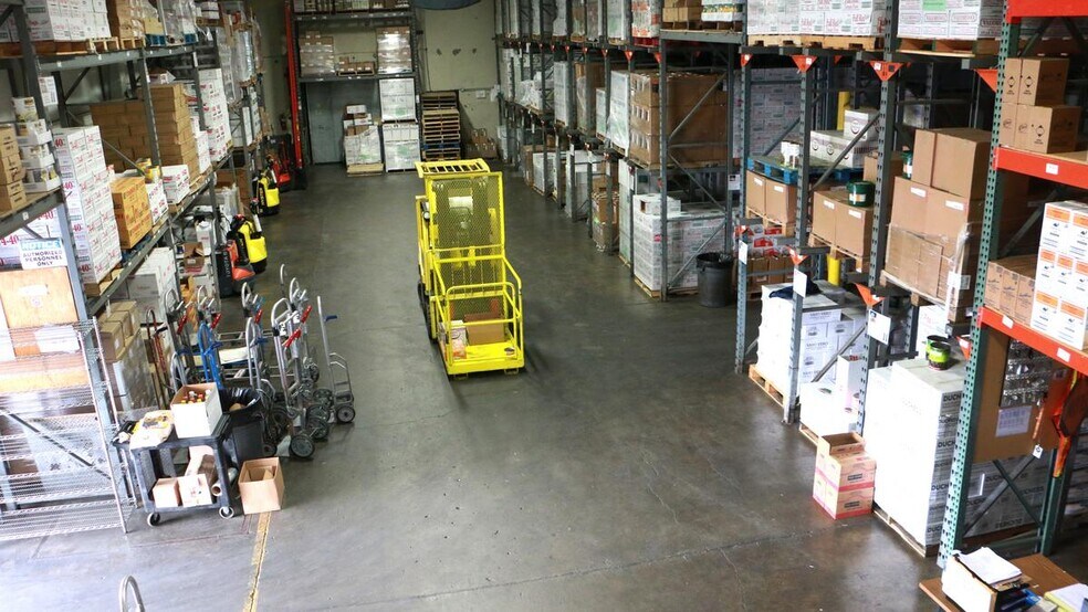 More Photos Of 232 SE Oak St, Portland Warehouse For Lease