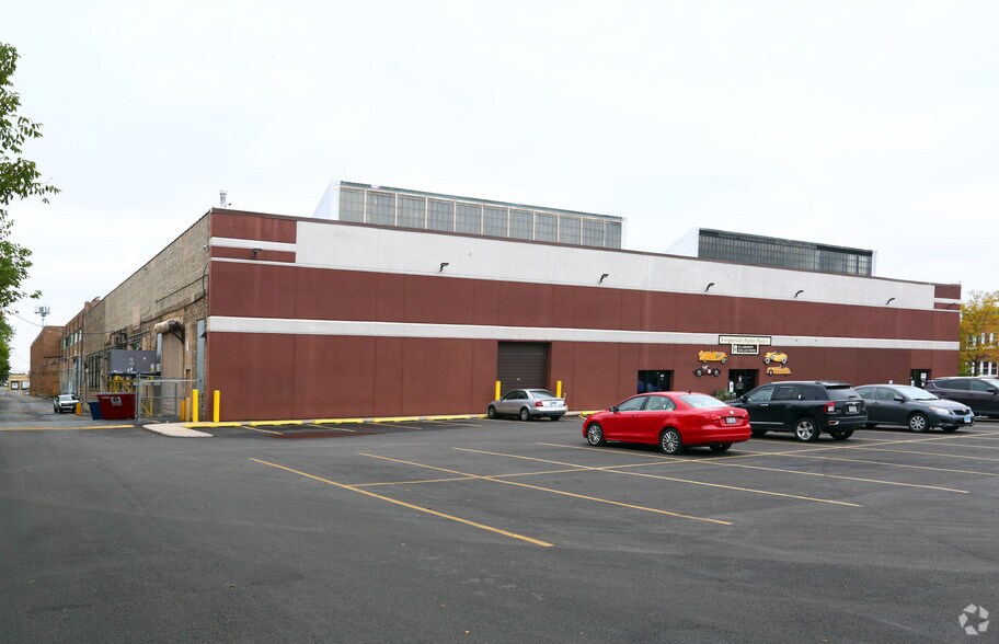 More Photos Of 3033 N Knox Ave, Chicago Warehouse For Lease