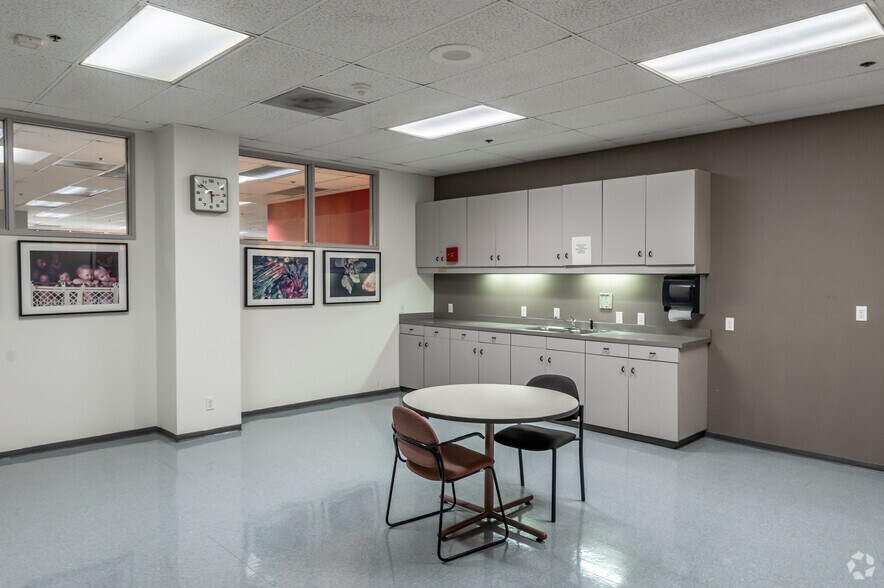 More Photos Of 625 N Grand Ave, Santa Ana Office For Sale